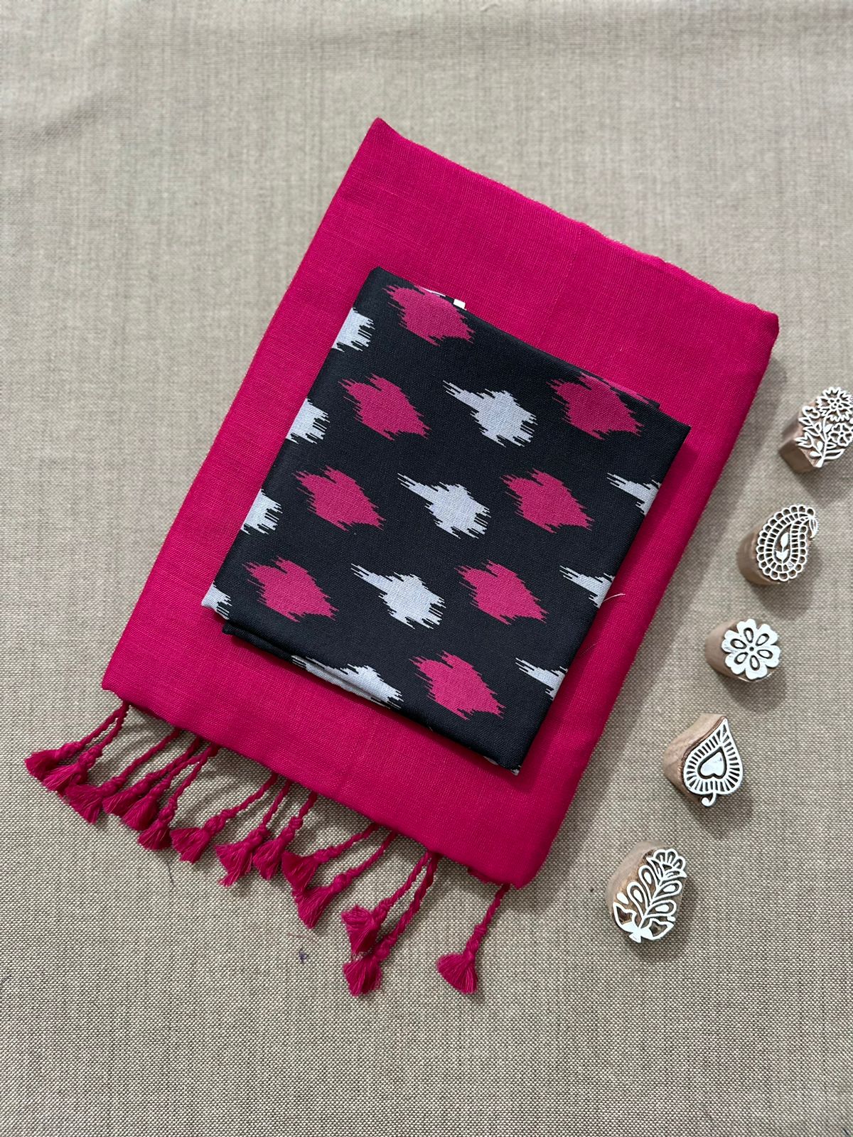 Pink Khadi Cotton Saree With Ikkat Digital Print Blouse